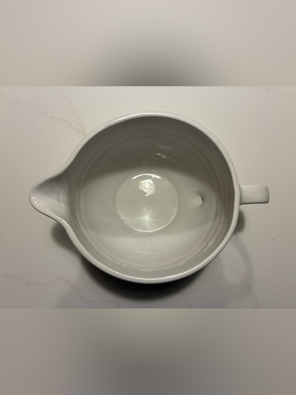 Le Creuset White Stoneware Pouring Bowl with Handle - Picture 2 of 4